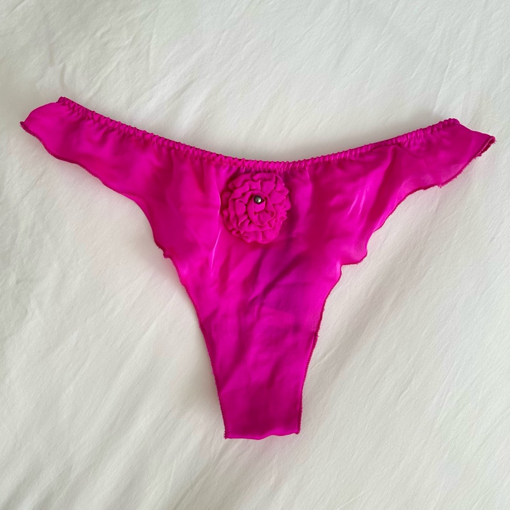 Kiki de Montparnasse Vibrant Pink Ruffled thong